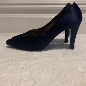 Vintage Saint Laurent pumps